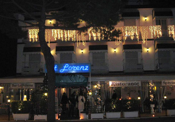 hotel-lorenz-esterno-notte.jpg